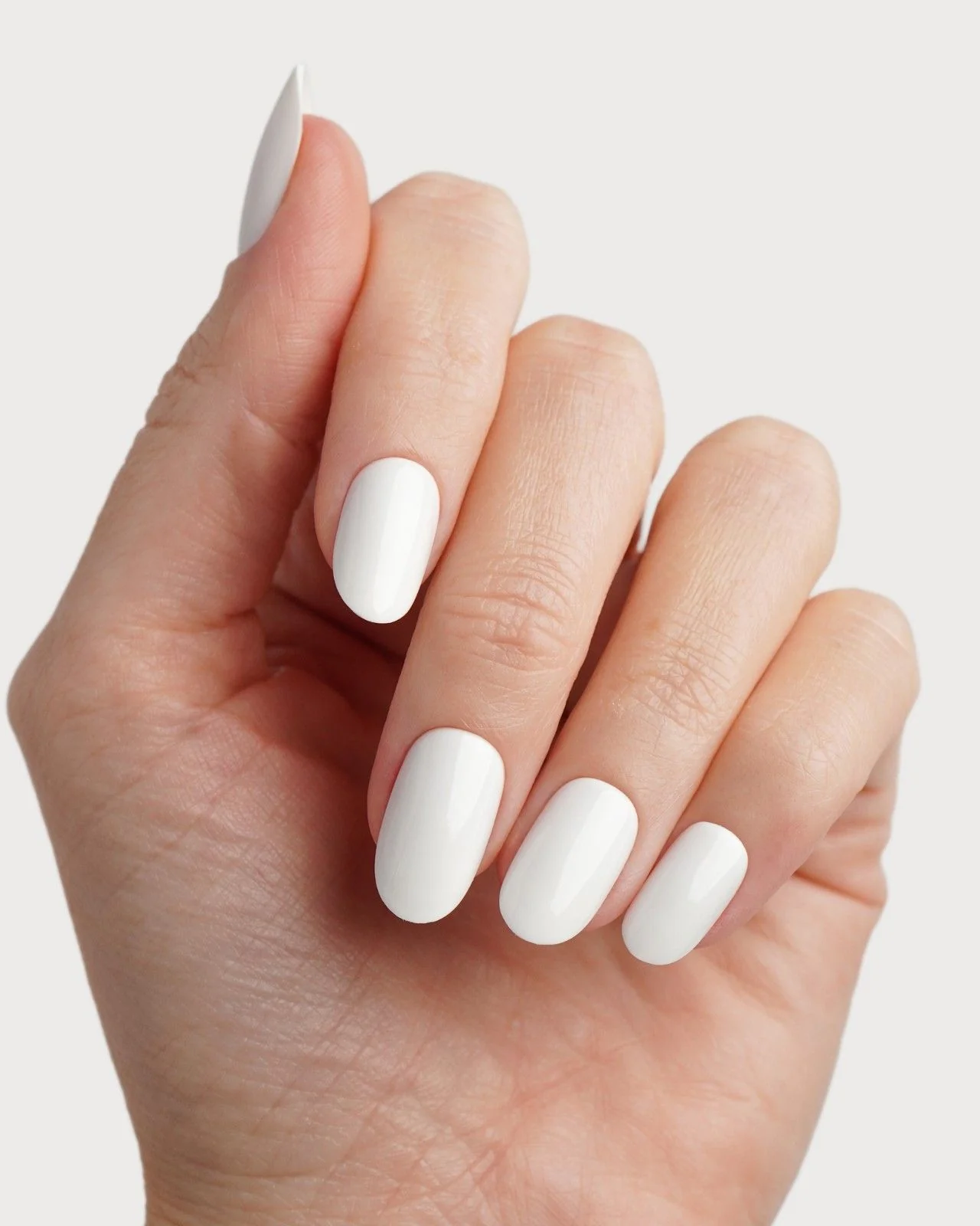 Snow White Medium Round Soft Gel Press Ons - Image 4